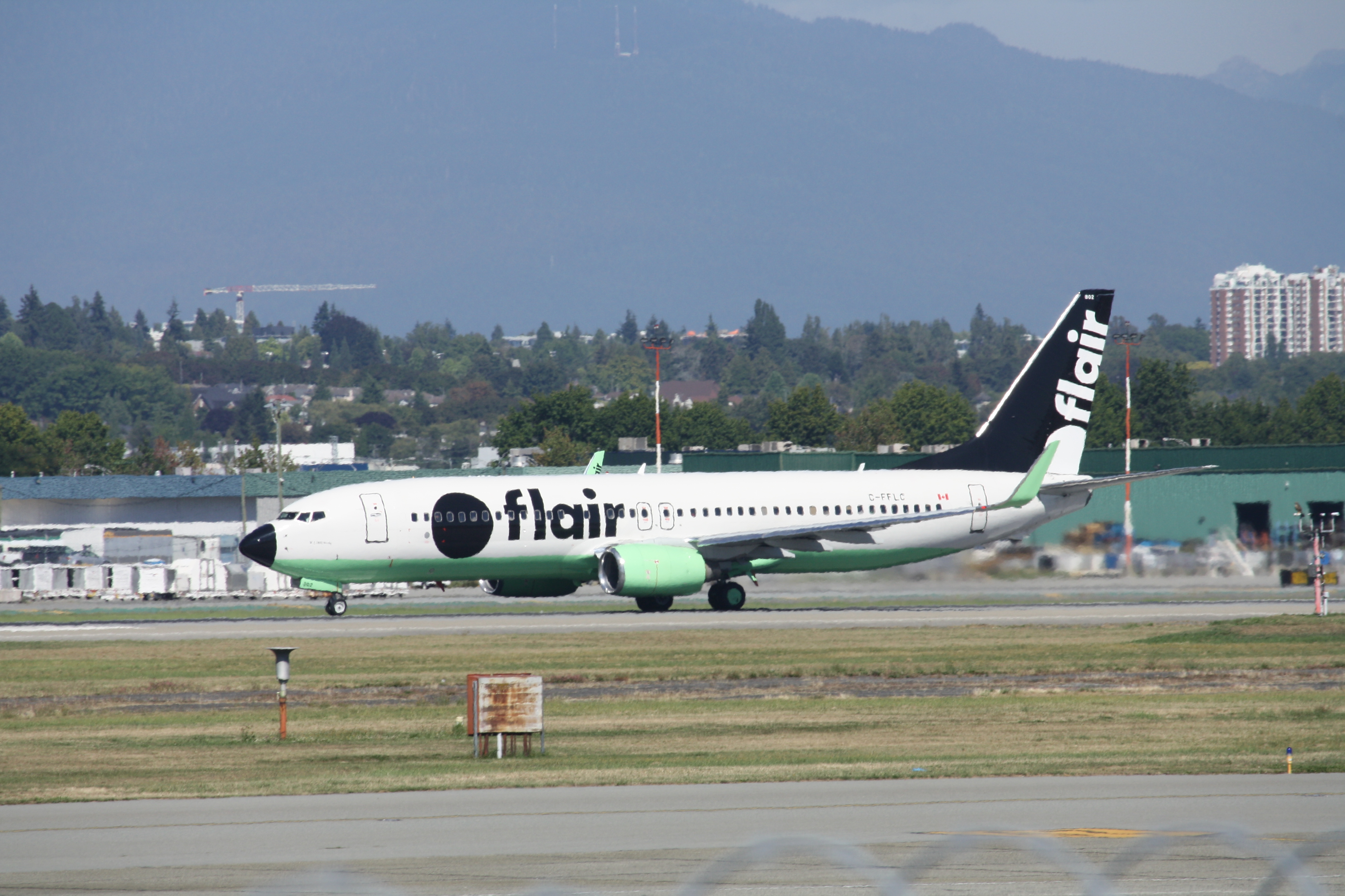 Flair Airlines Boeing 737-800
