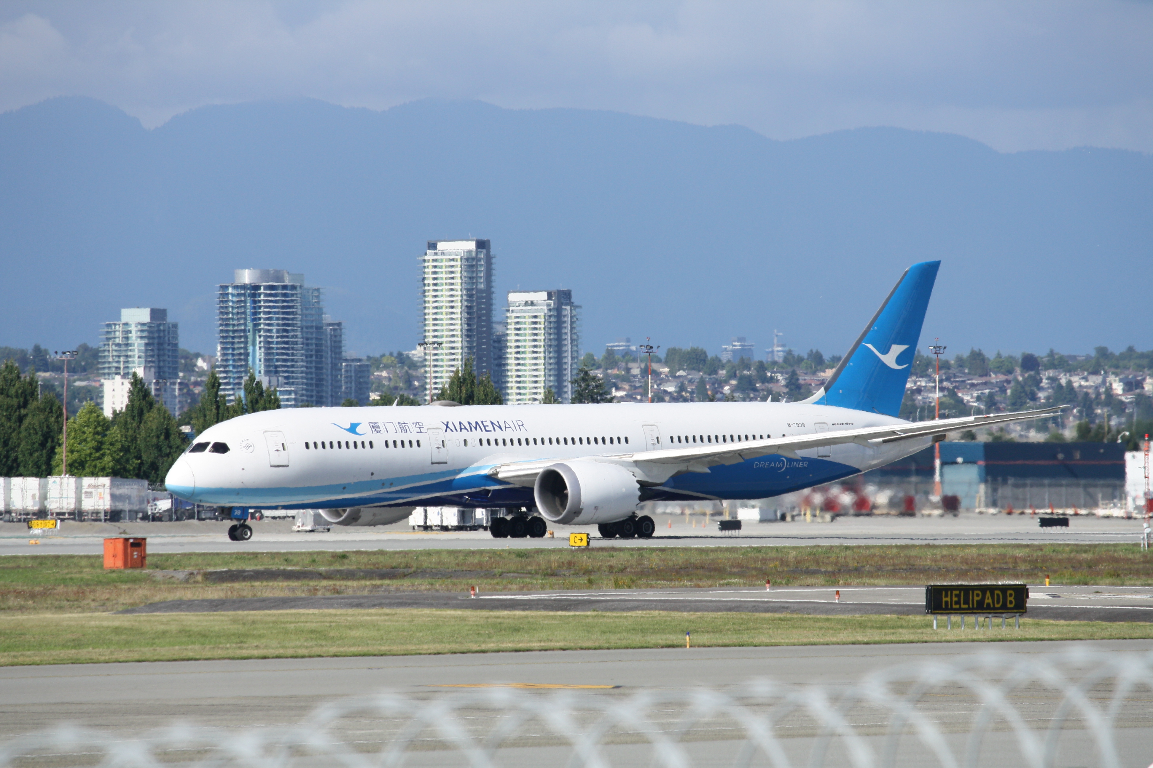 XiamenAir Boeing 787-9 Dreamliner